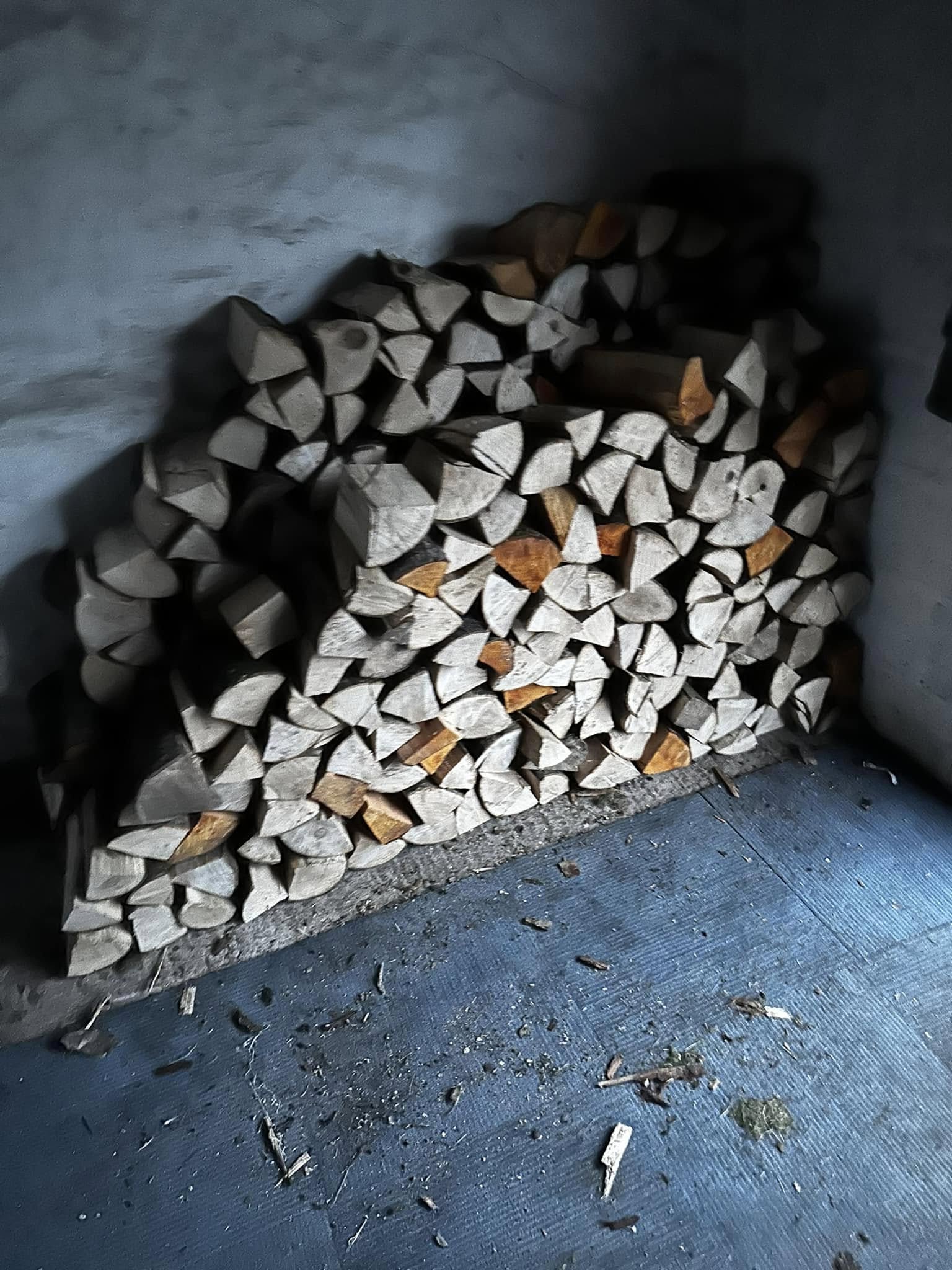 Seasoned Hardwood Logs project by JB Outdoor Services